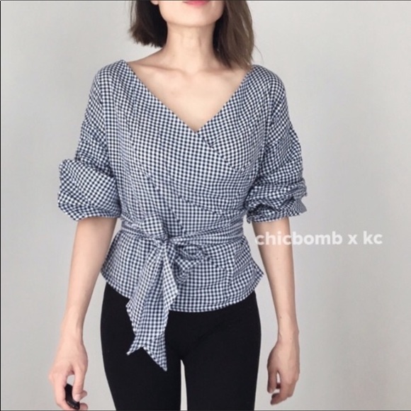 Kitty Gingham wrap around puff sleeve top. - Picture 4 of 4